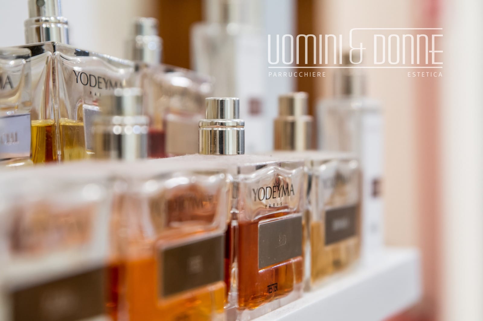 Espositore profumi linea Yodeyma Paris in salone